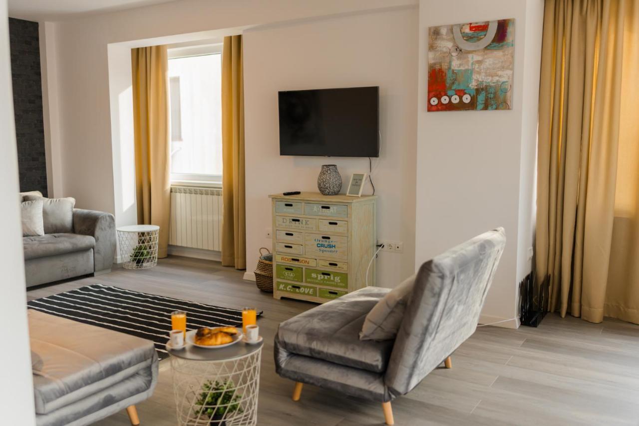 Penthouse With Huge Rooftop Terrace & City View Bukarest Exteriör bild