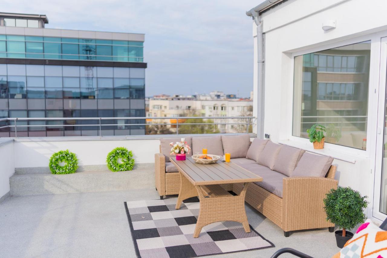 Penthouse With Huge Rooftop Terrace & City View Bukarest Exteriör bild
