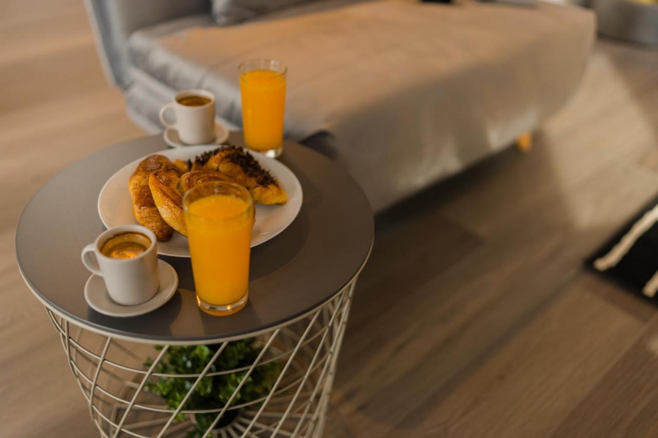 Penthouse With Huge Rooftop Terrace & City View Bukarest Exteriör bild