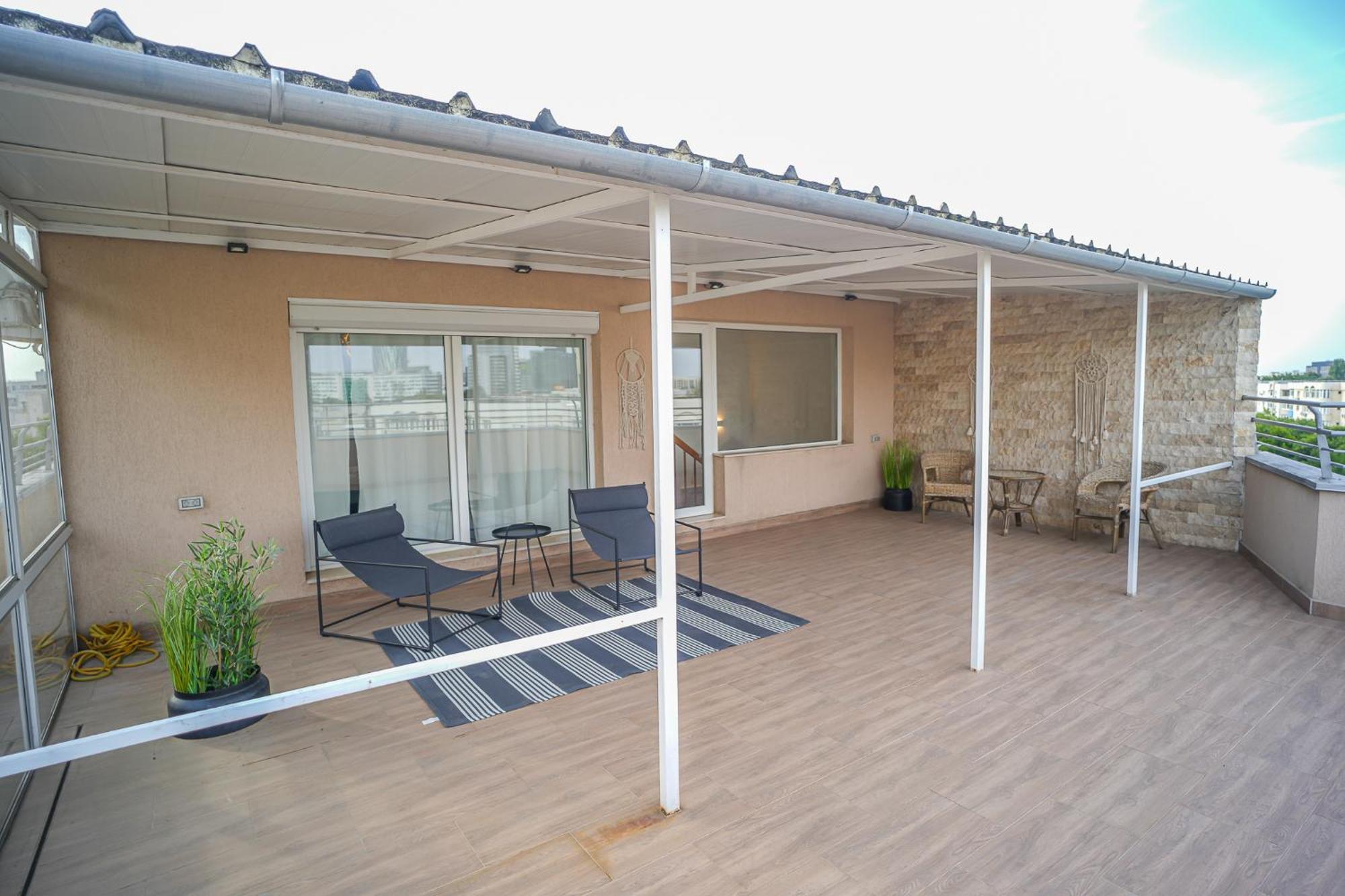 Penthouse With Huge Rooftop Terrace & City View Bukarest Exteriör bild