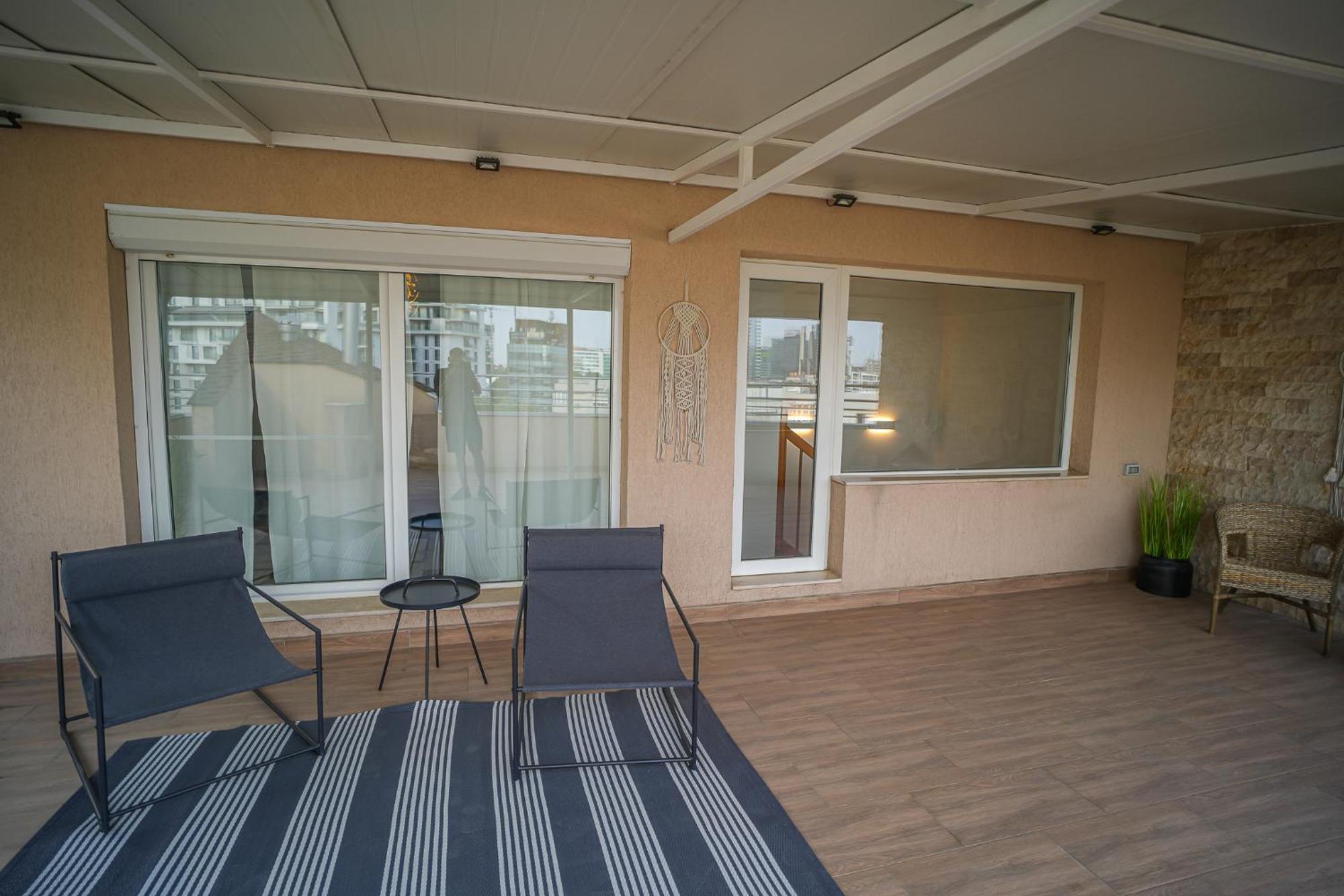 Penthouse With Huge Rooftop Terrace & City View Bukarest Exteriör bild