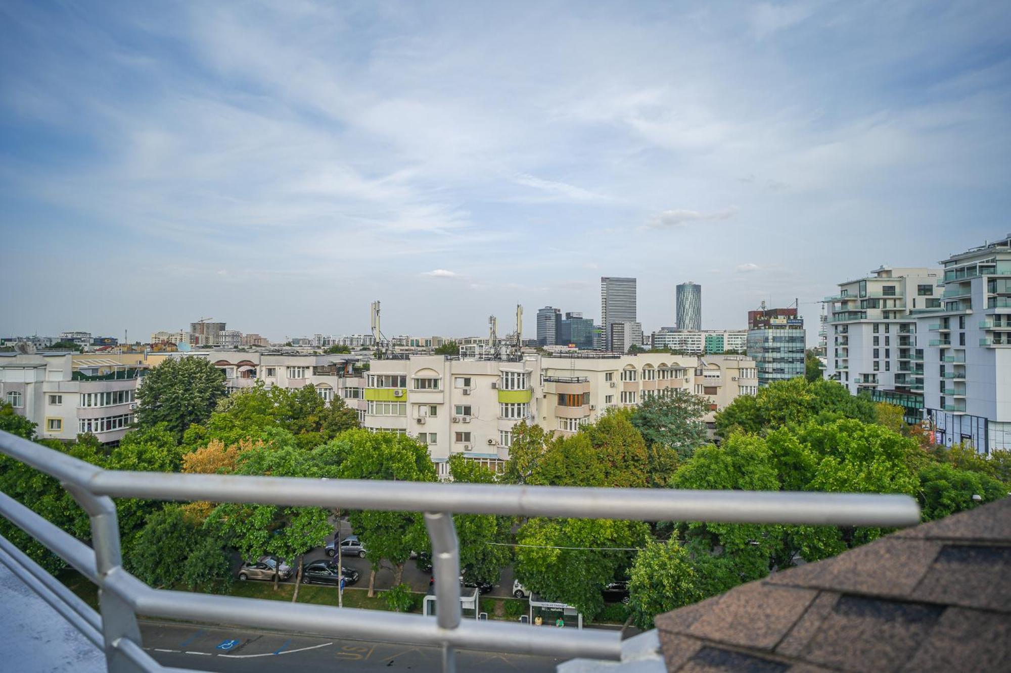 Penthouse With Huge Rooftop Terrace & City View Bukarest Exteriör bild