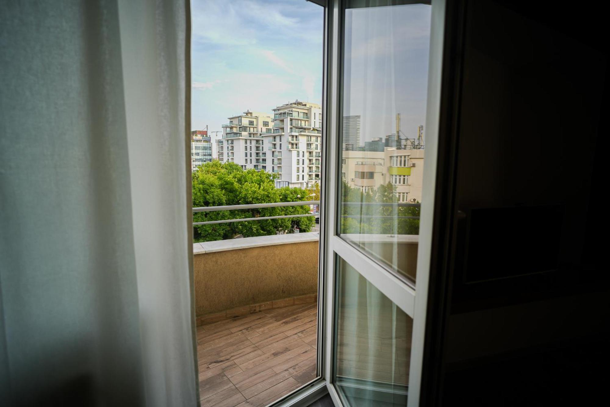 Penthouse With Huge Rooftop Terrace & City View Bukarest Exteriör bild