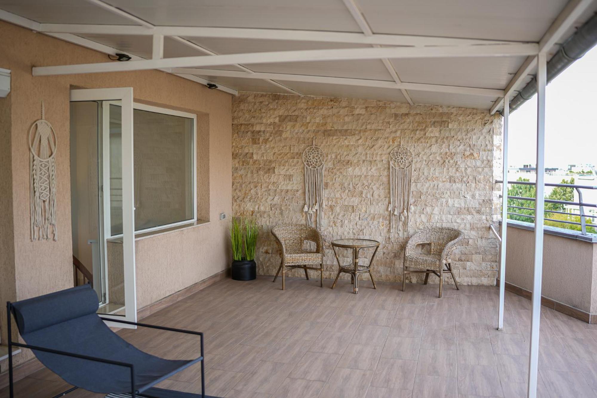 Penthouse With Huge Rooftop Terrace & City View Bukarest Exteriör bild