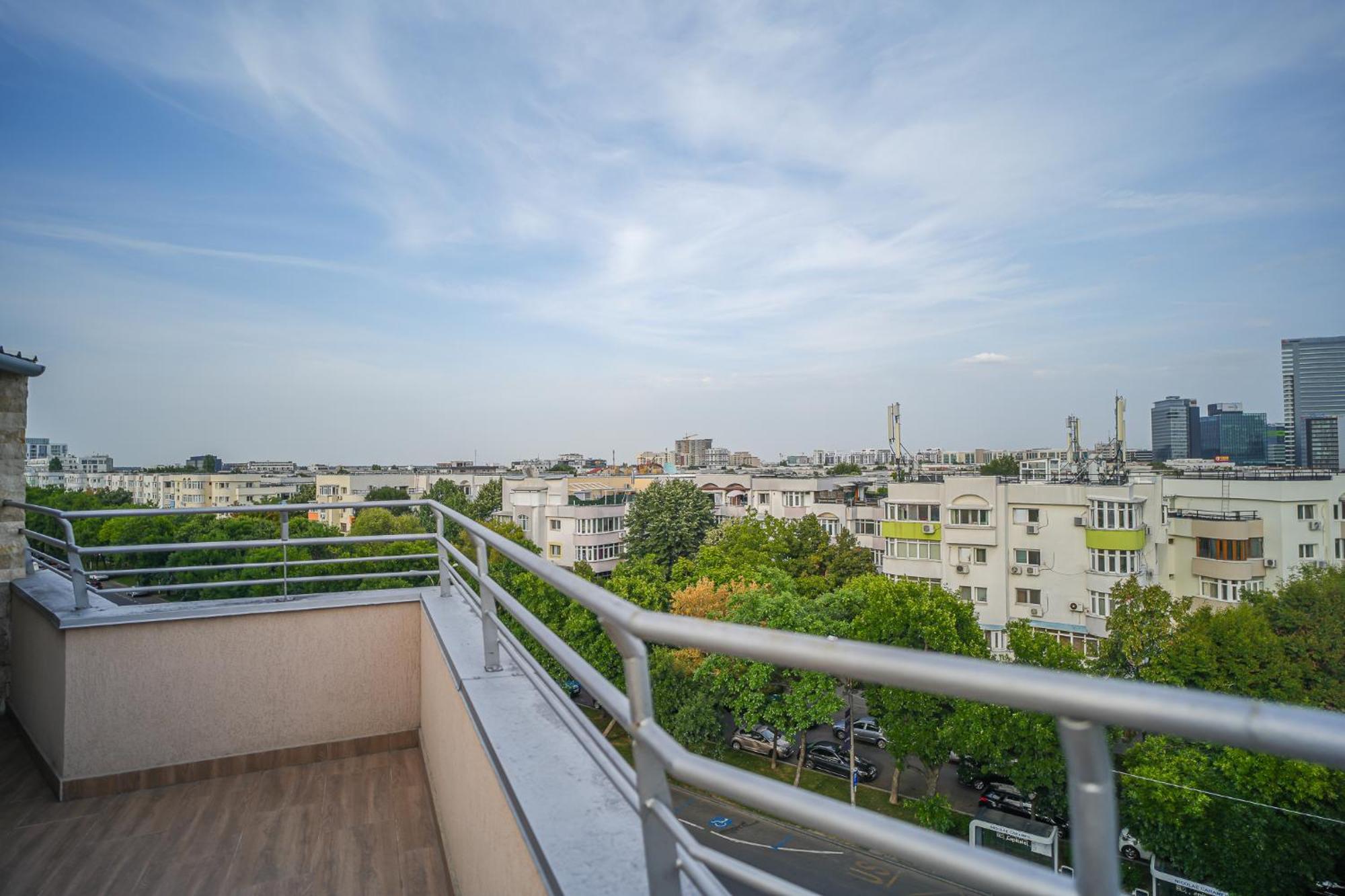 Penthouse With Huge Rooftop Terrace & City View Bukarest Exteriör bild