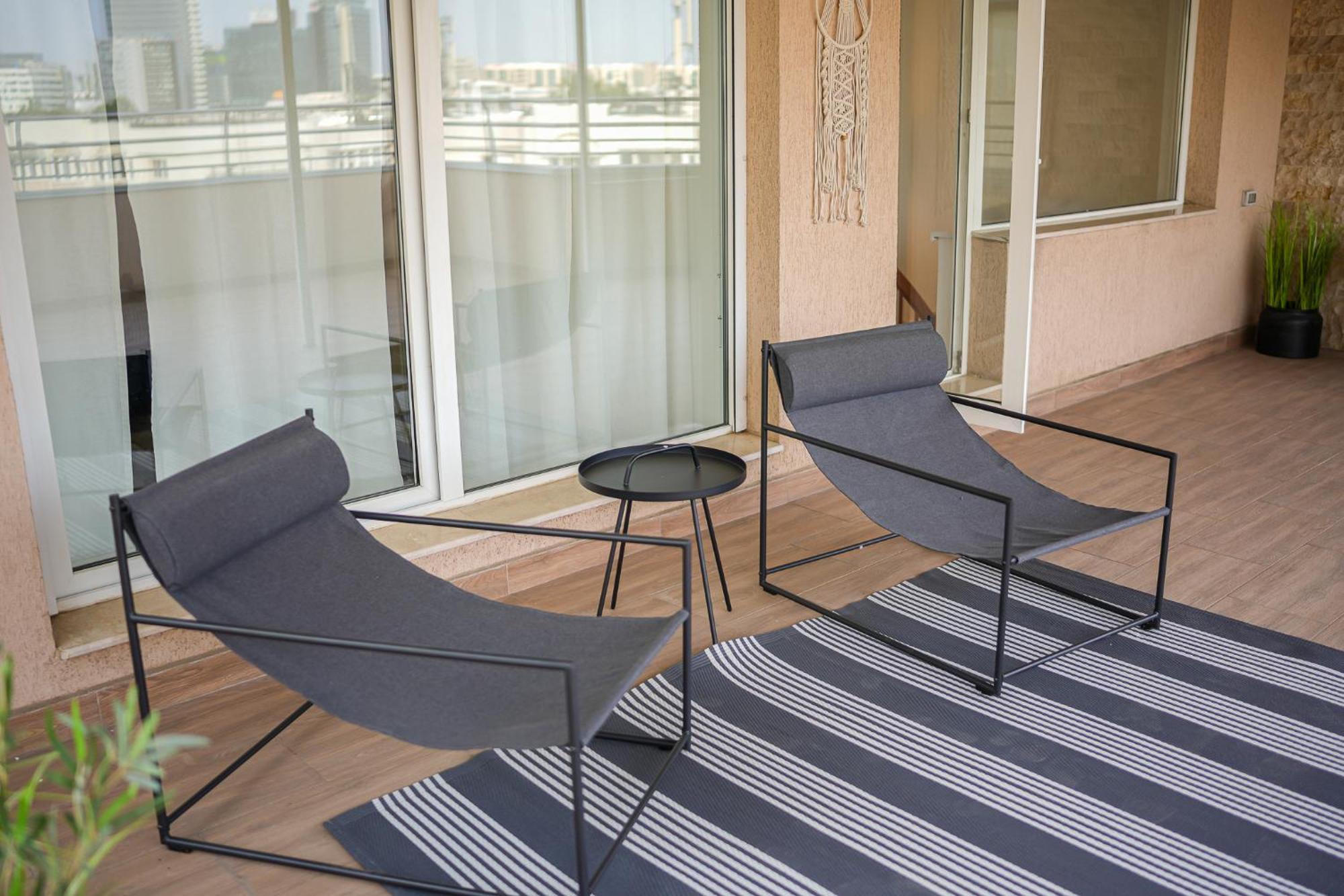Penthouse With Huge Rooftop Terrace & City View Bukarest Exteriör bild