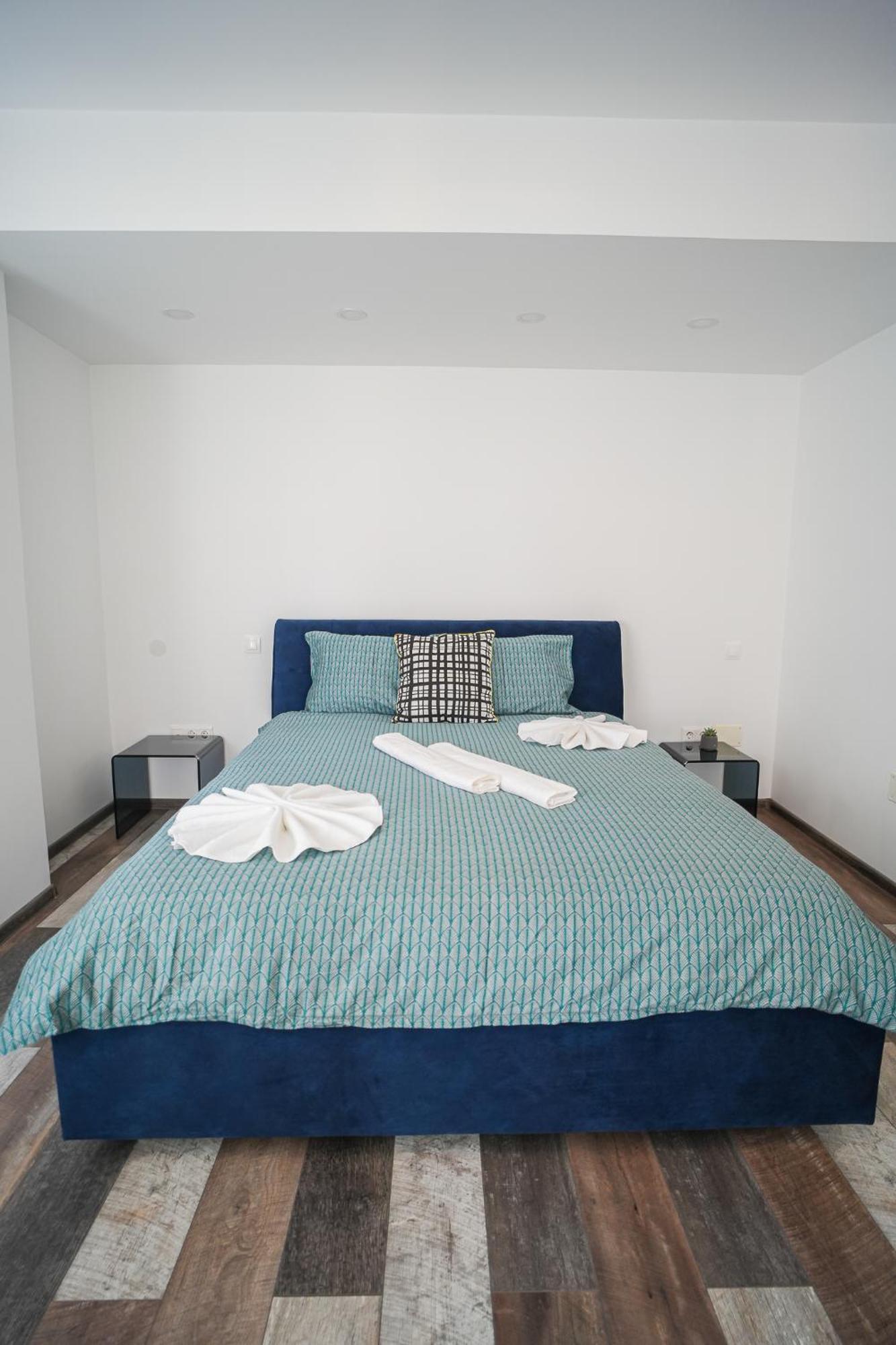 Penthouse With Huge Rooftop Terrace & City View Bukarest Exteriör bild