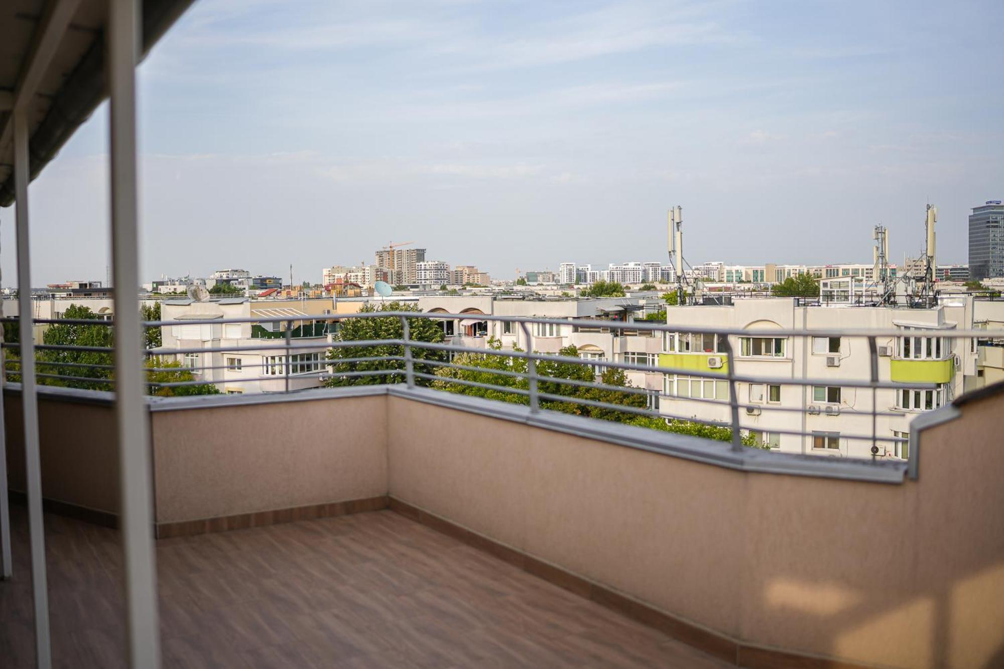 Penthouse With Huge Rooftop Terrace & City View Bukarest Exteriör bild