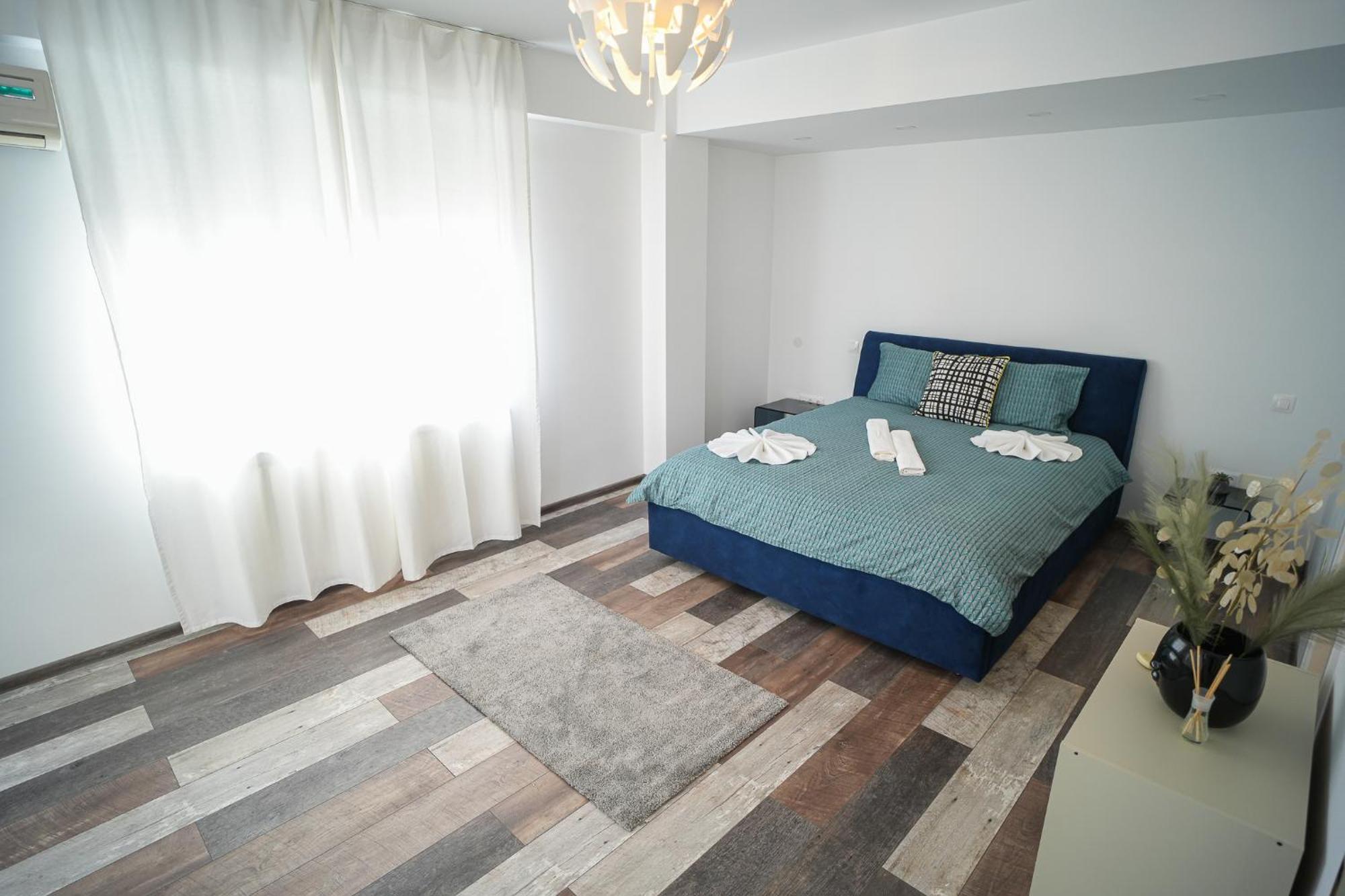 Penthouse With Huge Rooftop Terrace & City View Bukarest Exteriör bild